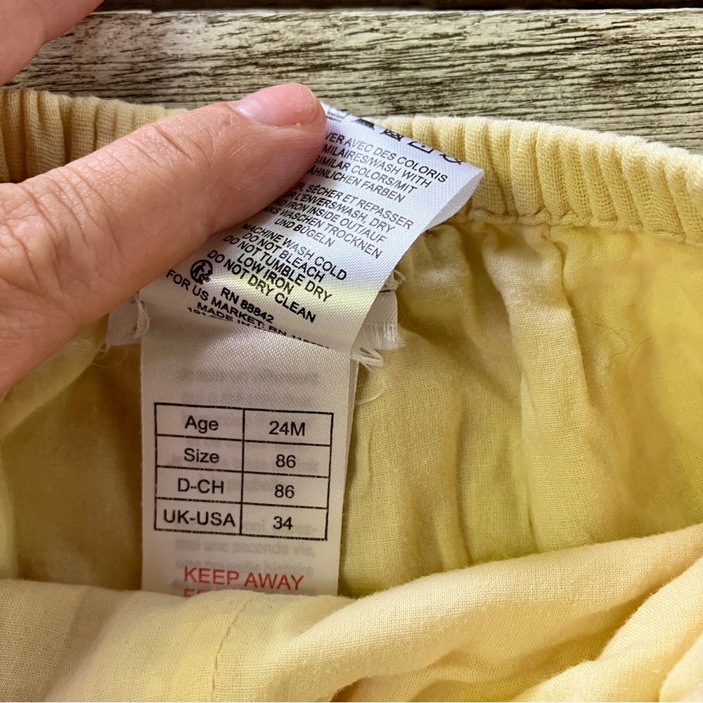 VGUC Cyrillus Lightweight Ruffle Shorts - Size 2T - Picture 2 of 5